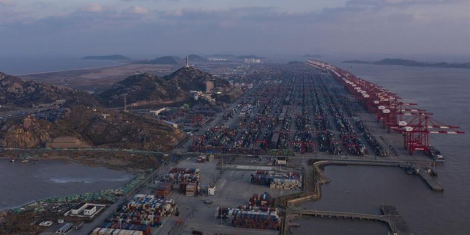 Μπλοκάρει το μεγαλύτερο λιμάνι του κόσμου από την Ομικρον